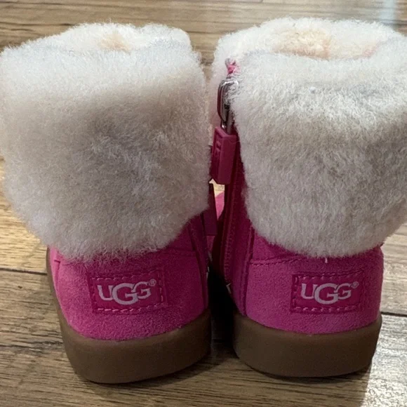 💗UGG Fuchsia and Fur Baby Girl Boots💗 size 1 - Picture 1 of 6